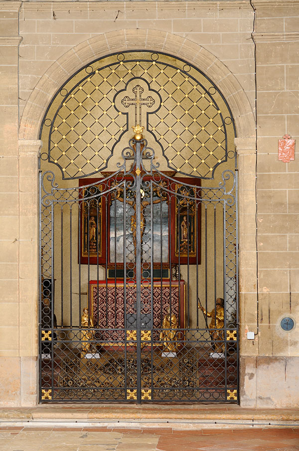 Imposte et portail d'église