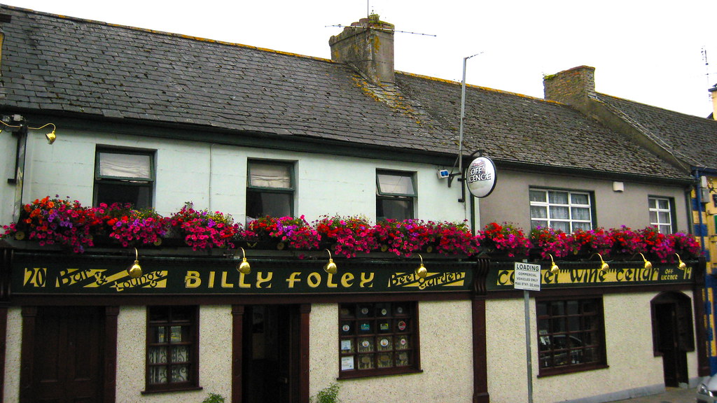 IMG_0956 | In front of Billy Foley, Village of Cashel | Larry Model ...