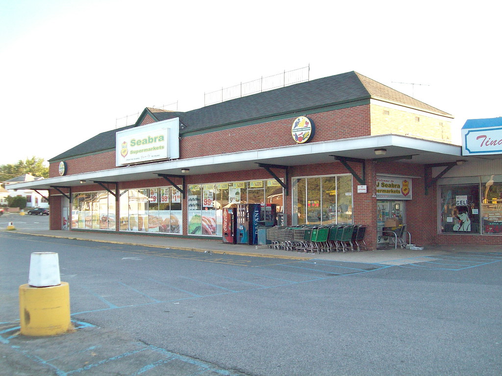 Former Riverside A&P Fairview St Front 2 | Another front vie… | Flickr