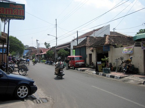 Java Streets Street Scene outside Kraton, Yogyakarta, Java, Indonesia | Flickr