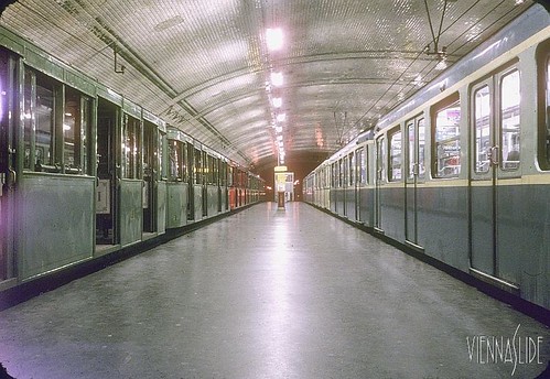 1979 Metro_12-85_Porte_de_la_Chapelle_1979