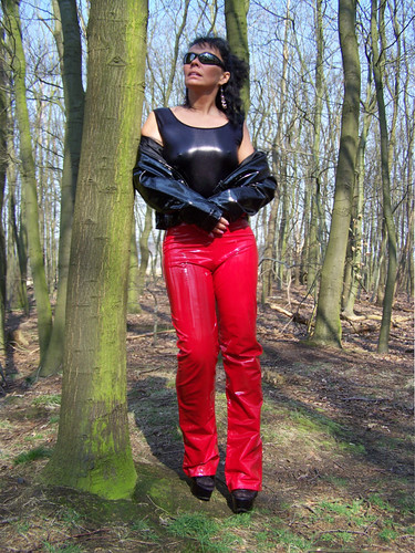 Black & Red-PVC 0012 | Last Days Of Summer: Outdoor in PVC a… | Flickr