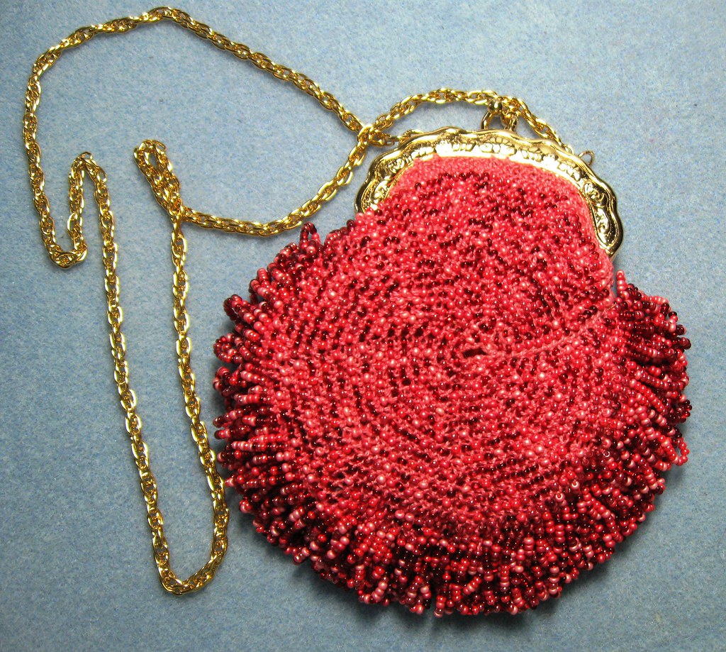 Little knit purse | Bead knitting makes for terrific travel … | Flickr