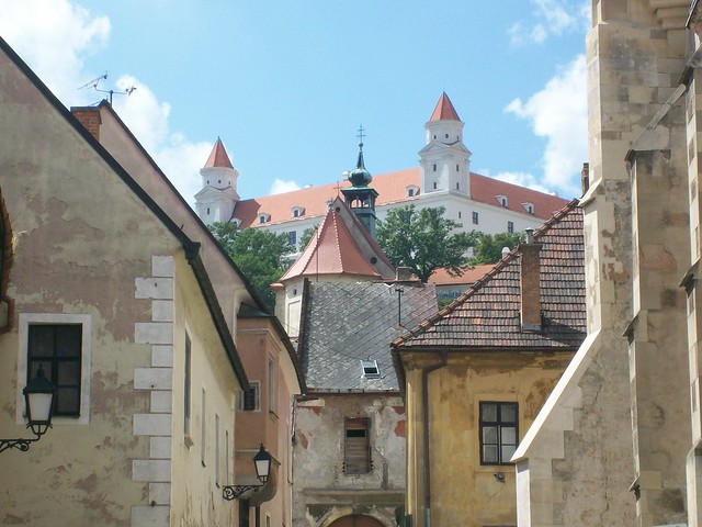 Bratislava, veduta dalla Farská verso il Castello