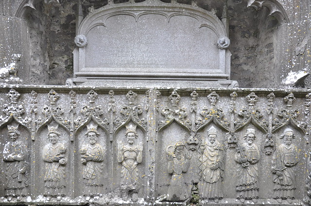 SIDE ALTAR (now a tomb)