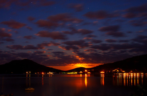 Amanecer by esanchezleenheer, This is a time exposure taken at dawn. This was minimally processed in GIMP 2.6.8, basically adjusti