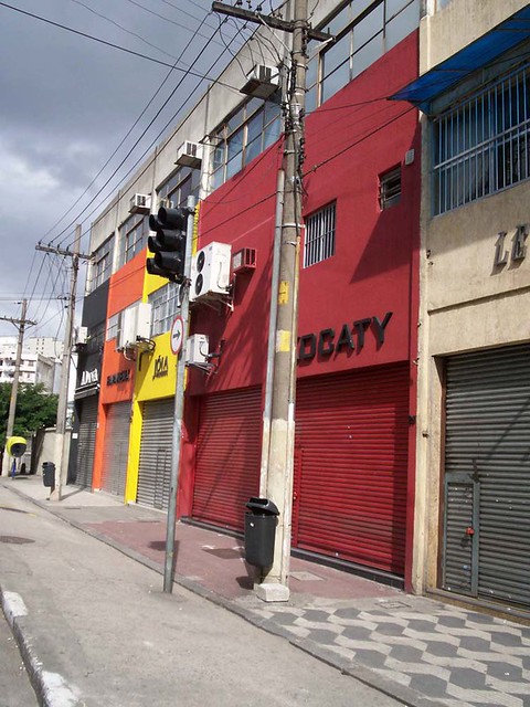 Rua José Paulino, O Bom Retiro fechado, sem lojistas, sem c…