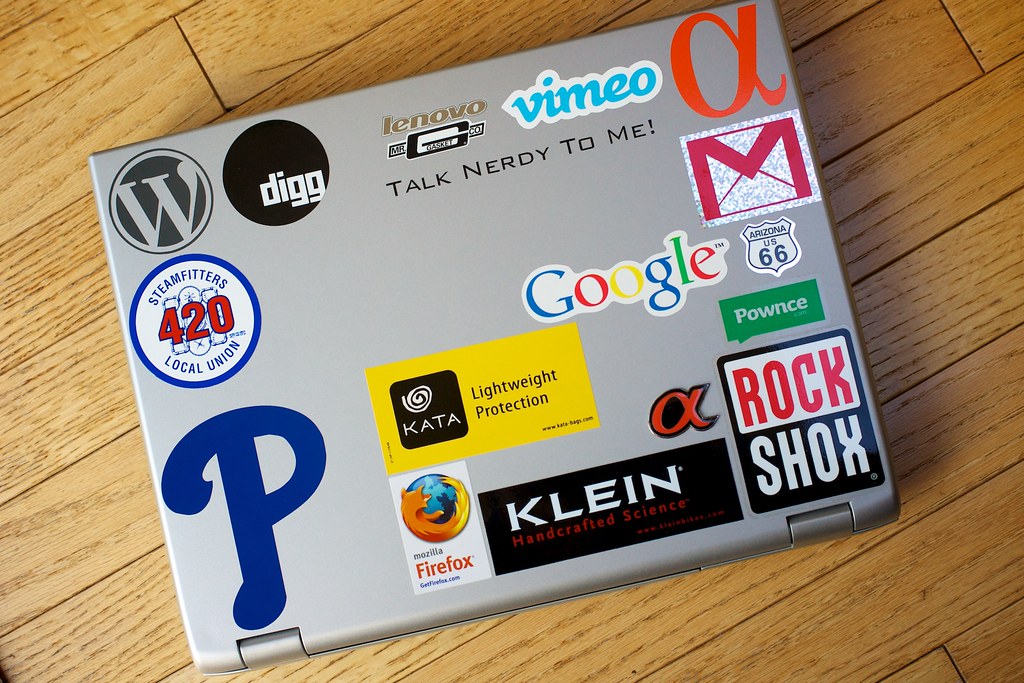 20+ Koleski Terbaru Stiker Laptop Lenovo Keren