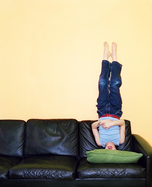 musikkens Min klamre sig Boy making a headstand on a couch | www.nordicphotos.com/en/… | Flickr