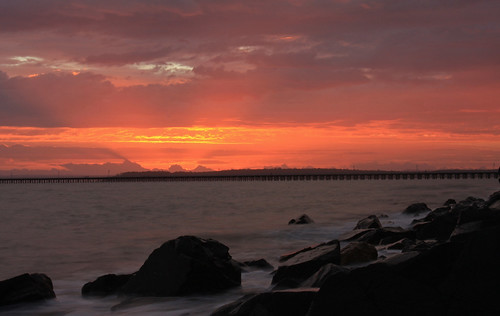 ocean sun water beautiful sunrise pier jetty australia queensland rise herveybay urangan urangun