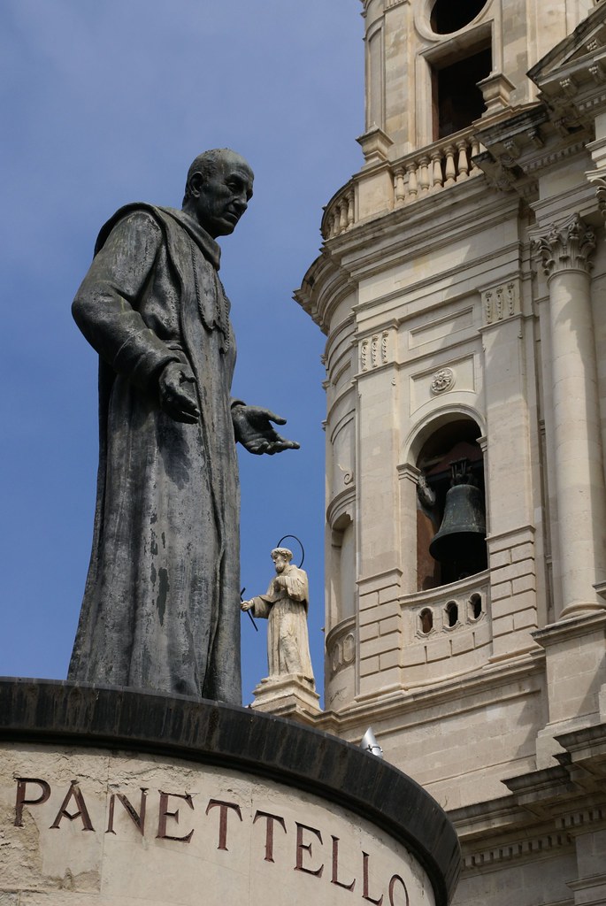 Catania, Piazza San Francesco d'Assisi, Chiesa di San Francesco d'Assisi, Denkmal für den seligen Kardinal Dusmet (Monument to the blesses Cardinal Dusmet)