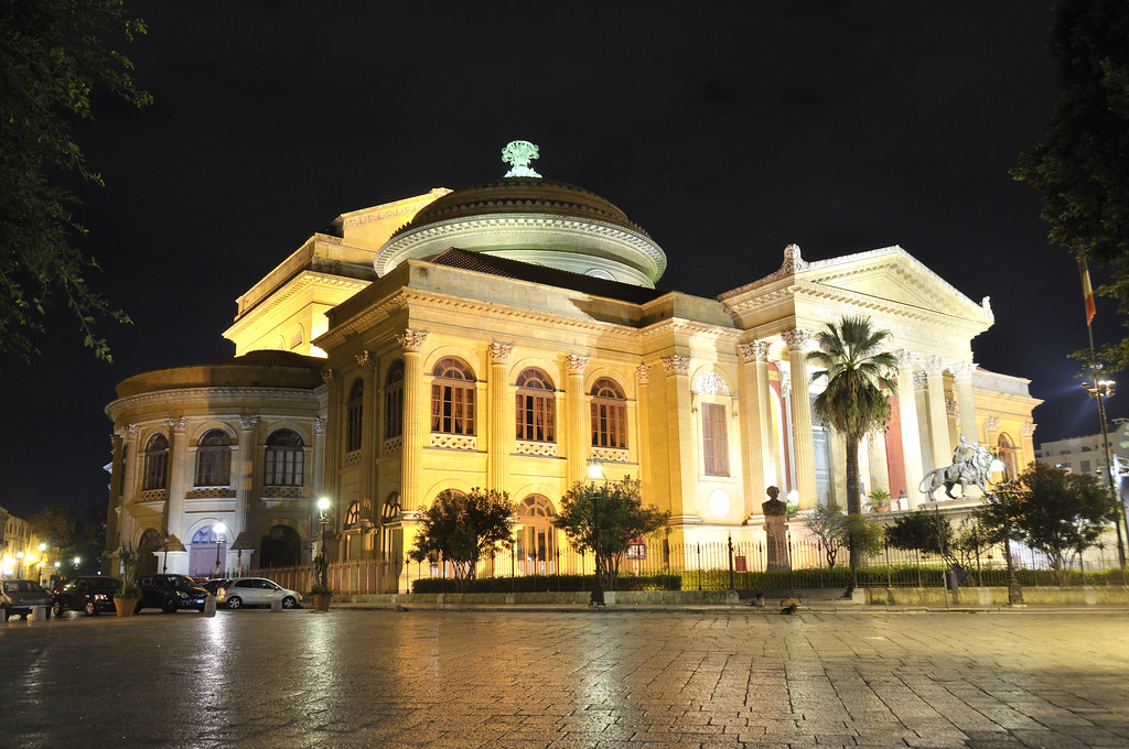 Teatro Massimo - Palermo Italy - Creative Commons by gnuckx