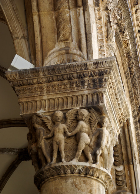 Amorets, capitell del Palau del Rector, Dubrovnik, Croàcia