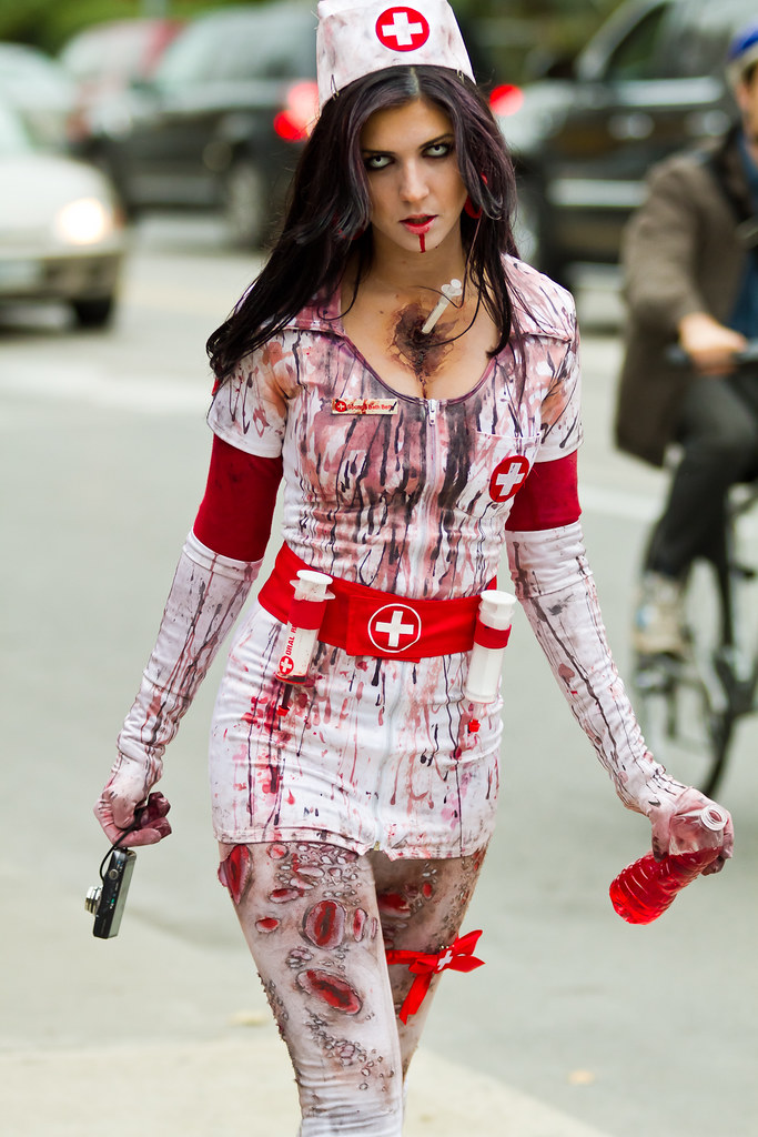 Zombie nurse costume