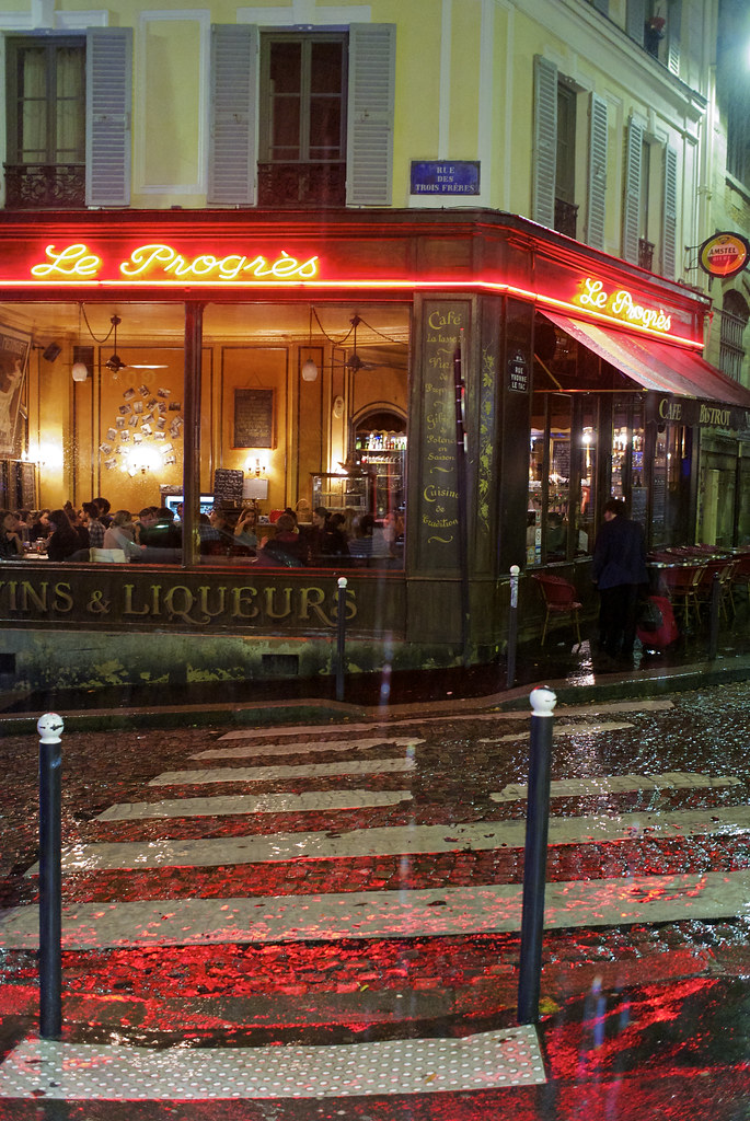 Rain at night, Montmartre | Andrew Eberlin | Flickr