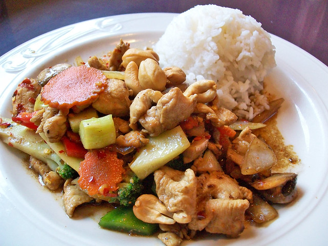 Bahn Thai Cashew Chicken