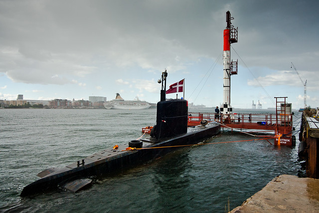 UC3 Nautilus submarine + HEAT-1X-Tycho Brahe rocket on Sputnik launch platform