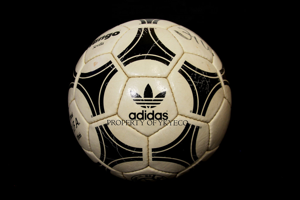 最新の激安 FC岐阜 2014 サッカーボール adidas 全員サイン入り - 記念 