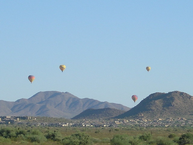 UFOs over north Phoenix (near I-17 and AZ-74)
