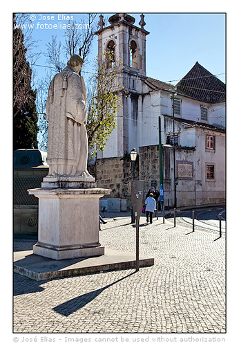 Lisbon - Sao Vicente Satue and Santa Luzia Church / Lisboa - estátua de São Vicente Igreja de Santa Luzia