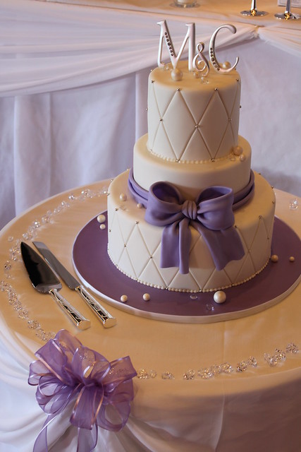 Diamond embossed wedding cake with bow