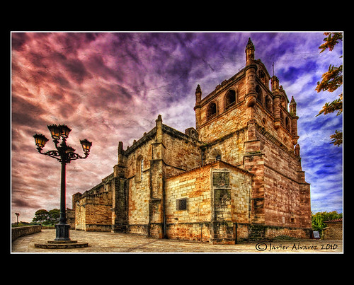 San Vicente de la Barquera - Iglesia de Santa Maria de los Angeles by javirunner