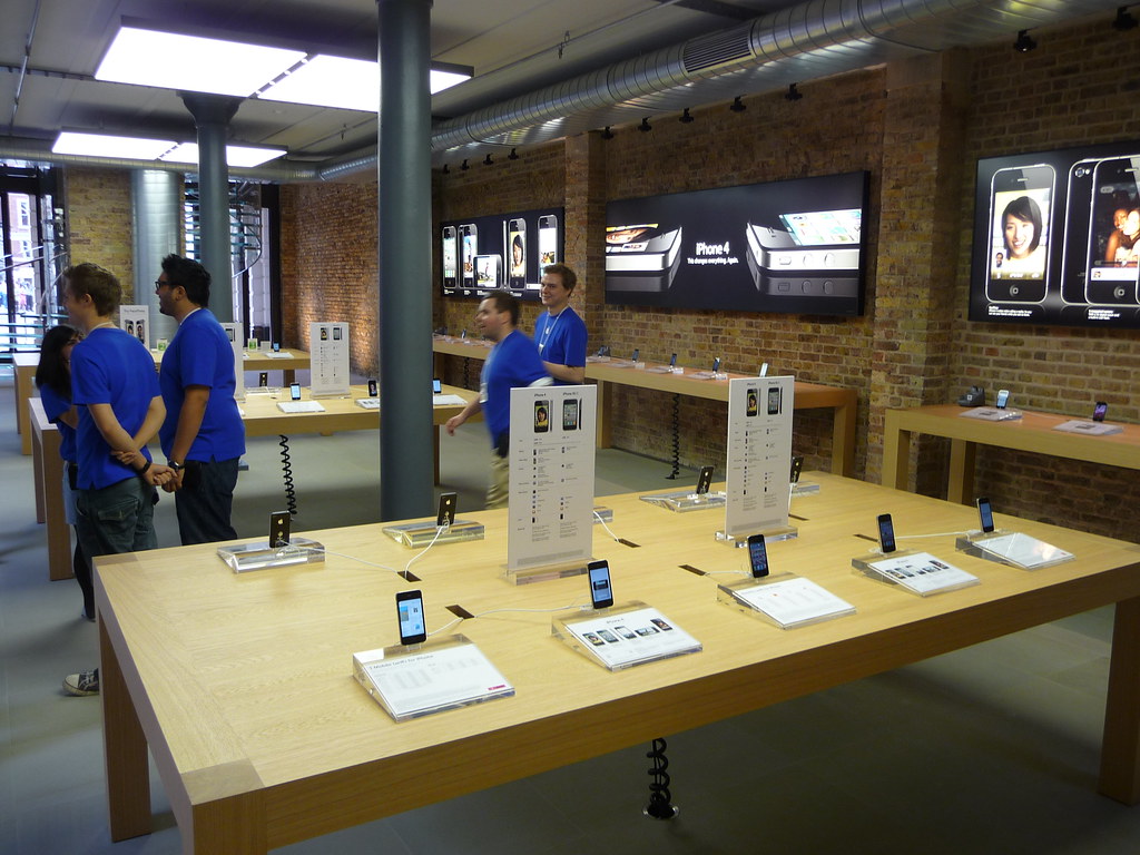 iPhone 4 Zone at Apple Flagship Store in Covent Garden | Flickr
