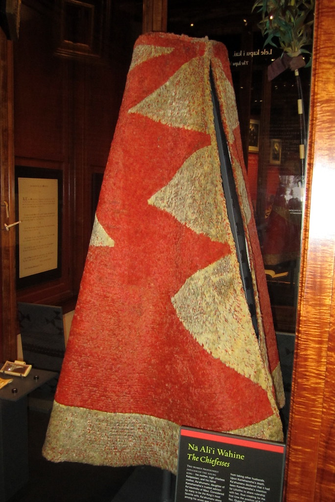 O'ahu - Honolulu: Bishop Museum - Hawaiian Hall - 'Ahu'ula Cloak - a ...