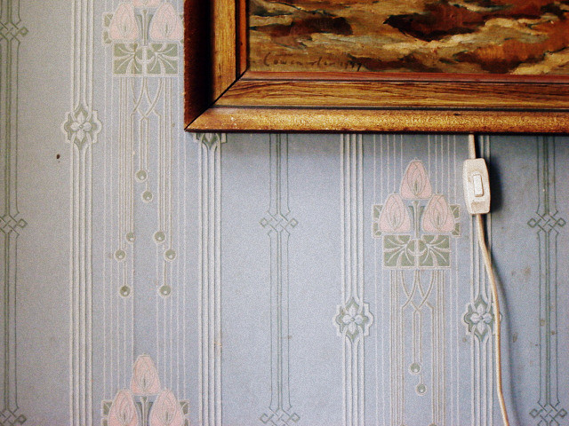 How To Choose Wallpaper for an Old House