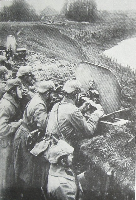 1914: German Machine Gun Squad
