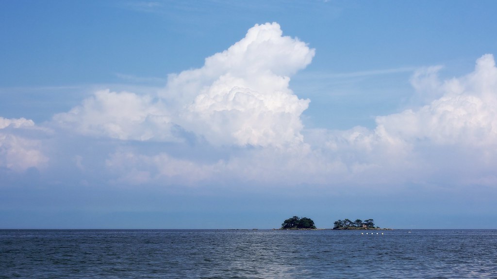 Summer 夏と入道雲と虻が島 Papadont Flickr