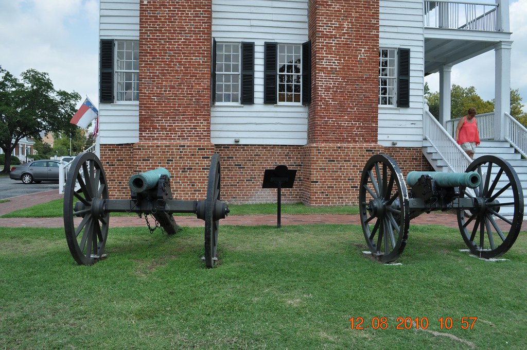 Joseph Hewes Memorial and 1778 Cannons Edenton, NC | Flickr