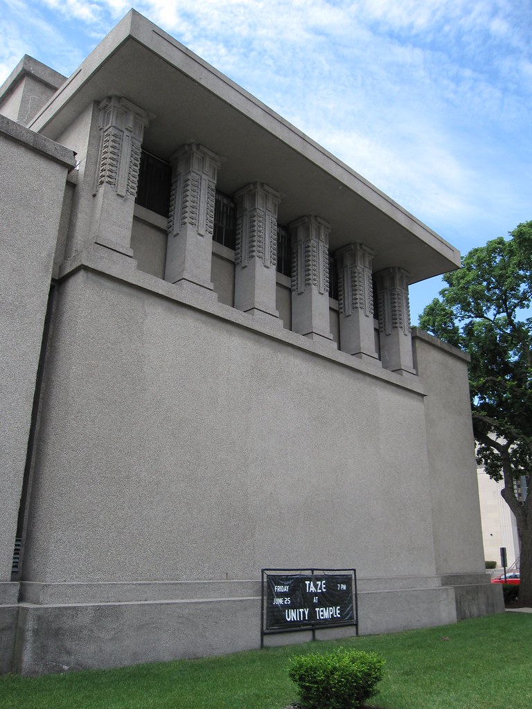 Unity Temple, Chicago, USA, (1906-1907)-architect Frank Lloyd Wright: A photo of the simple structure. 