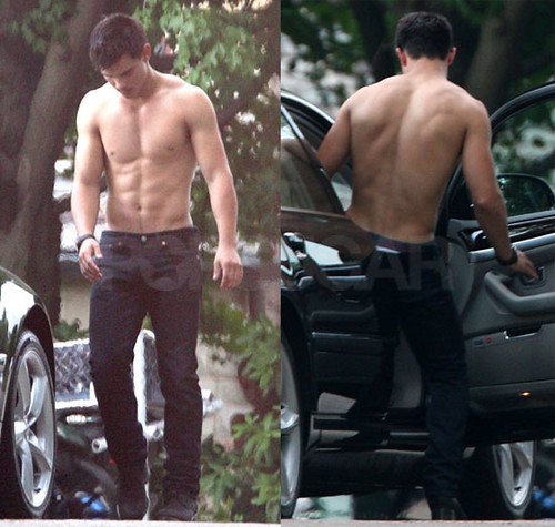 Taylor Lautner toples Abduction03