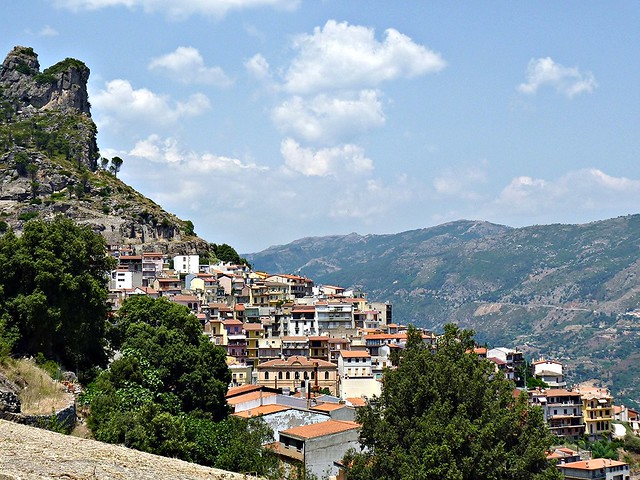 Sardegna - Ulassai...il paese delle grotte 