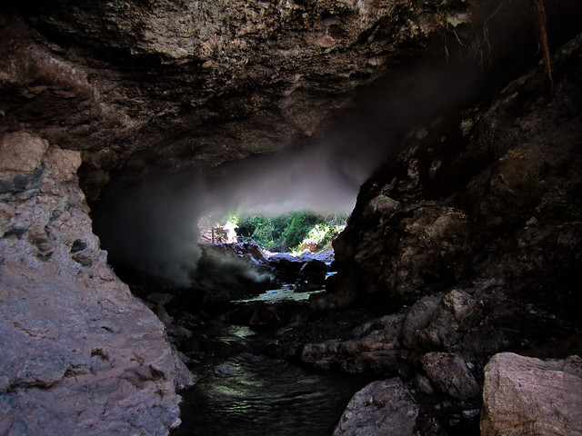 Aguas Termales de Azacualpa 10 - Steam in the cave