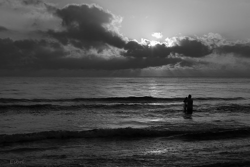 summer bw byn blancoynegro beach valencia sunrise monocromo fisherman playa bn amanecer verano acqua oliva pescador platja 2010 mygearandmepremium