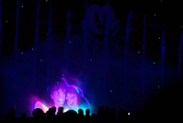 Aladdin and Jasmin in the World of Color