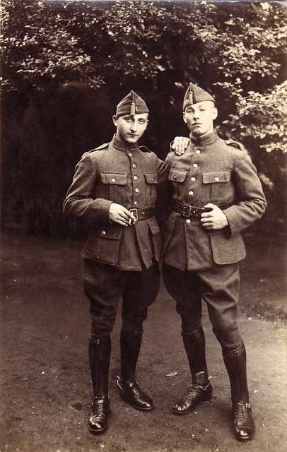 Two soldiers, circa 1918
