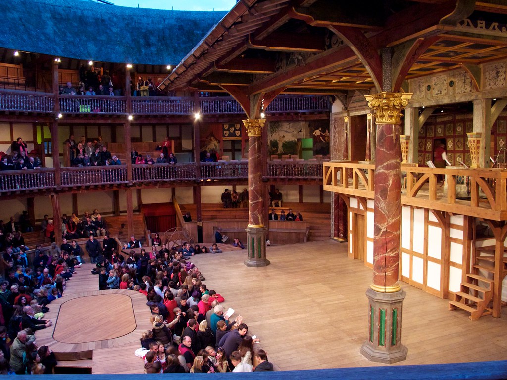 Shakespeare s theatre. Театр Глобус Шекспира. Шекспировский театр Глобус в Лондоне. Театр Шекспира в Лондоне. Вильям Шекспир театр Глобус.