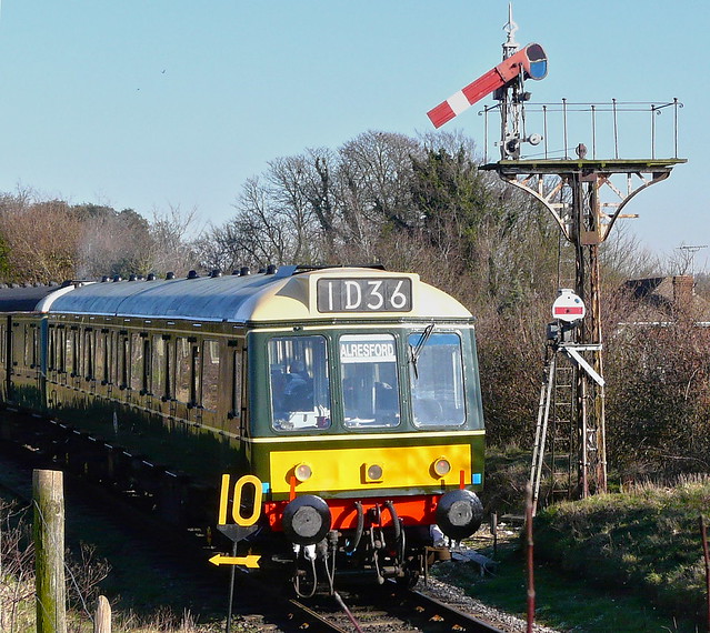 Class 117 DMU passes Ropley home signal