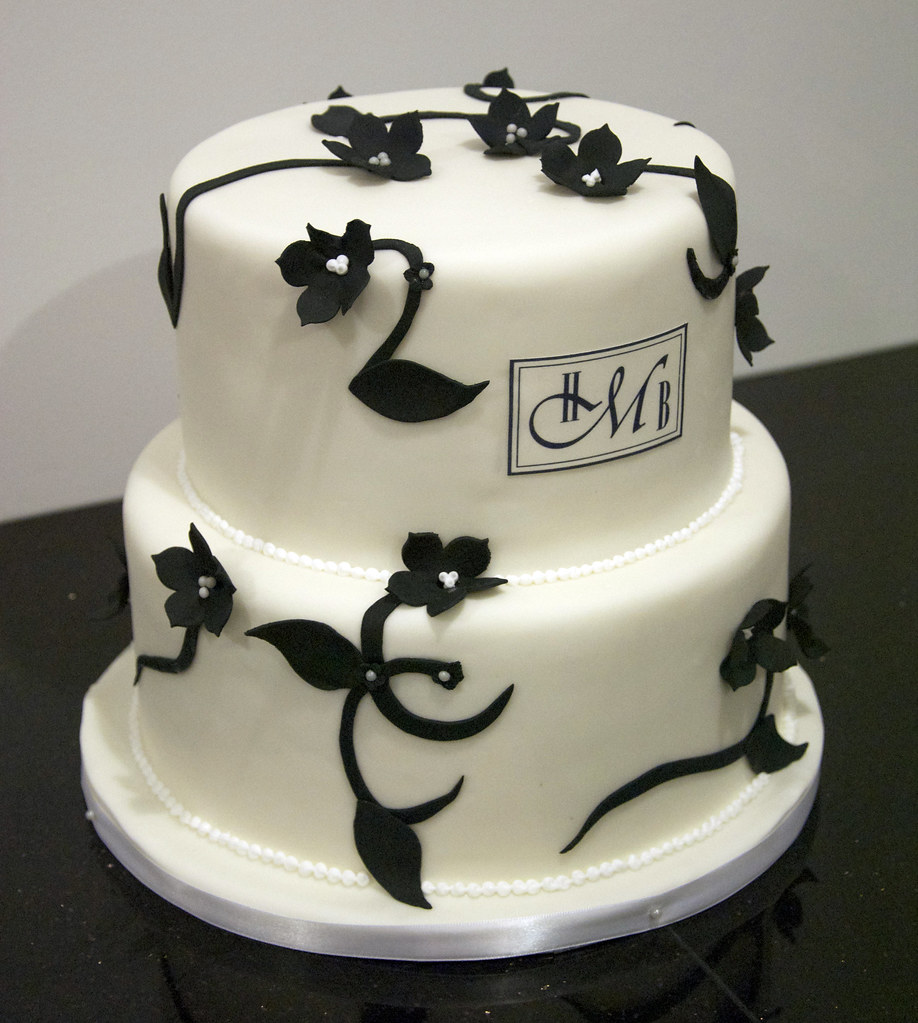 W9097 - black white floral wedding cake