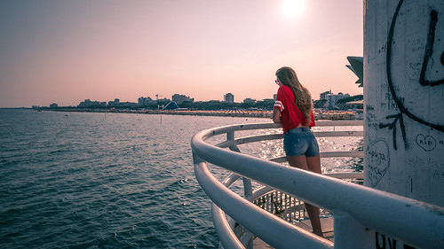 streetphotography sun lines beach girl sunset sunglasses tshirt urban fashion city faceless sea leading red hair lignanosabbiadoro friuliveneziagiulia italy it onsale