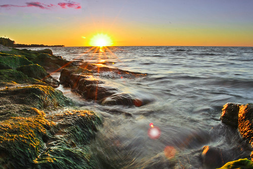 sunset sun lake seascape golden moss nikon rocks long exposure waves kitlens lensflare 18mm d60 amature lighroom