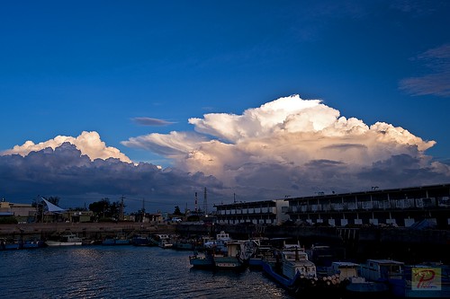 拈花微笑@百變永安_Magic cloud and Yong-An Fishery Harbor by Tom Liang
