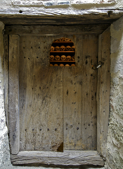 Porte des vanités ... (Ossuaire, météores - Grèce)