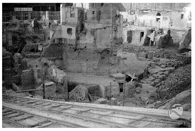 Rome - the Foro Argentina / Sacra di Largo Argentina: The archaeological excavations of the Sacra di Largo Argentina (17/07/1928). Archivo Storico LUCE (2010).