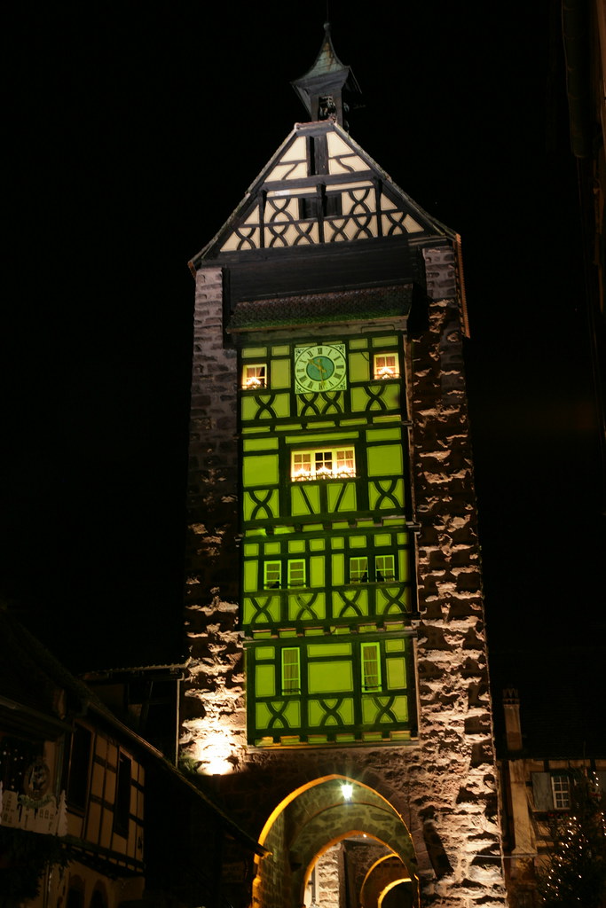 Alsace, Haut-Rhin, Riquewihr, vue de nuit.