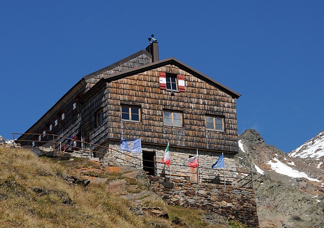 d1003037 | Die Teplitzer Hütte (2586 m). Stubaier Alpen, 06.09.2010