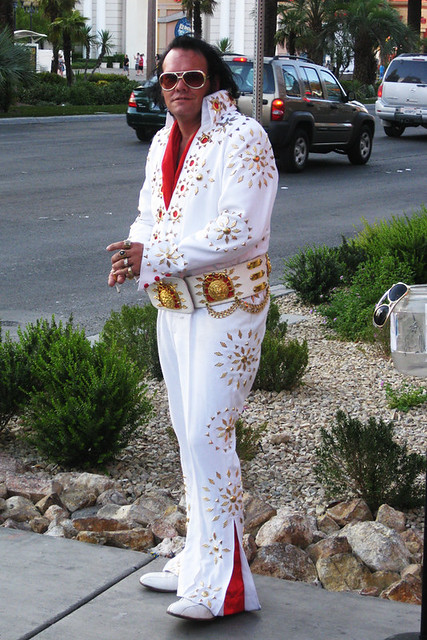 Walking The Strip – The King Elvis Presley